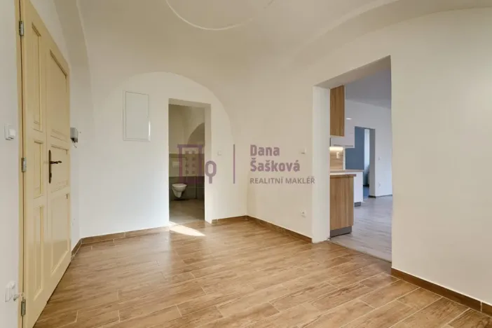 Pronájem bytu 2+kk, Jindřichův Hradec - Jindřichův Hradec I, nám. Míru, 72 m2