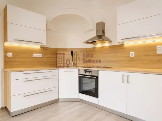 Pronájem bytu 2+kk, Jindřichův Hradec - Jindřichův Hradec I, nám. Míru, 72 m2