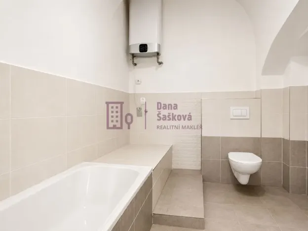 Pronájem bytu 2+kk, Jindřichův Hradec - Jindřichův Hradec I, nám. Míru, 72 m2