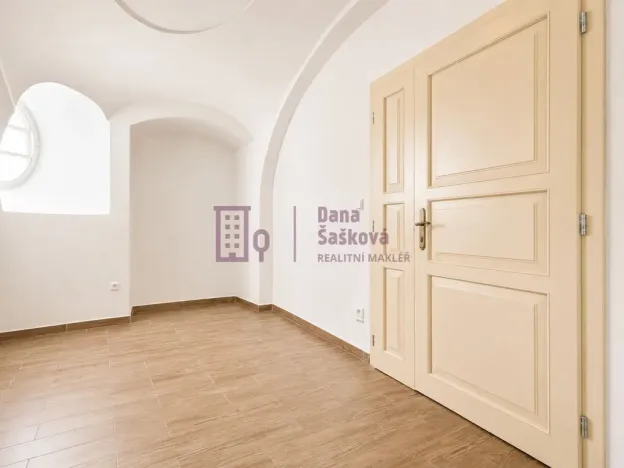 Pronájem bytu 2+kk, Jindřichův Hradec - Jindřichův Hradec I, nám. Míru, 72 m2