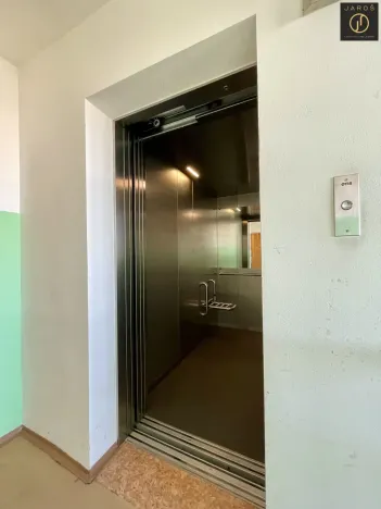Pronájem bytu 2+kk, Praha - Kobylisy, Frýdlantská, 43 m2