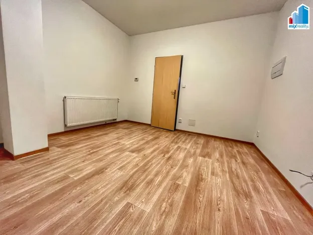 Pronájem bytu 1+1, Tlučná, Hlavní, 33 m2