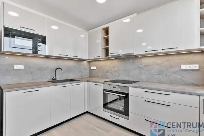 Pronájem bytu 3+1, Praha - Strašnice, Křenická, 68 m2