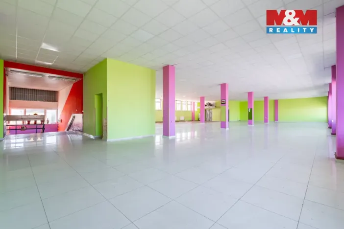 Prodej obchodního prostoru, Žďár nad Sázavou, nám. Republiky, 500 m2