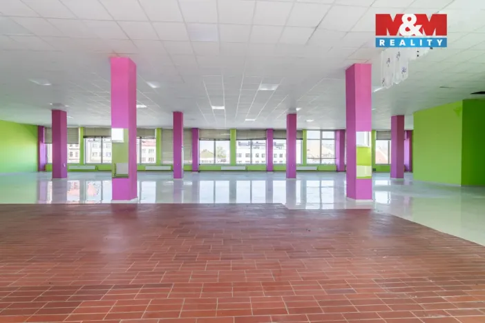 Prodej obchodního prostoru, Žďár nad Sázavou, nám. Republiky, 500 m2