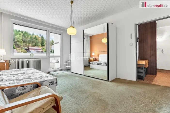 Prodej bytu 2+1, Karlovy Vary - Doubí, Modenská, 60 m2