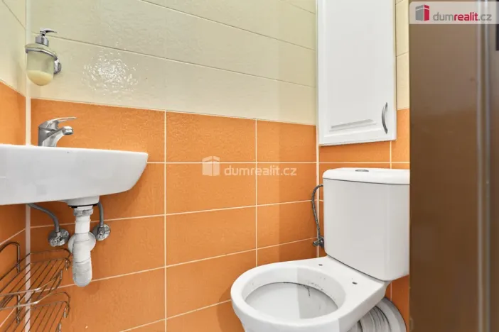 Prodej bytu 2+1, Karlovy Vary - Doubí, Modenská, 60 m2