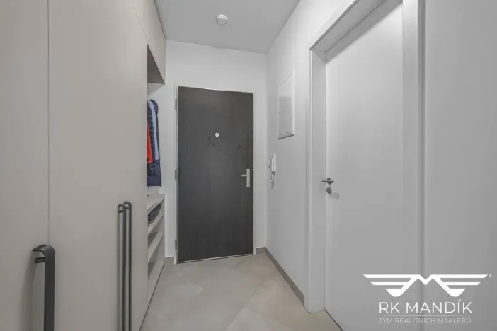 Pronájem bytu 1+kk, Praha - Střížkov, Roudnická, 36 m2