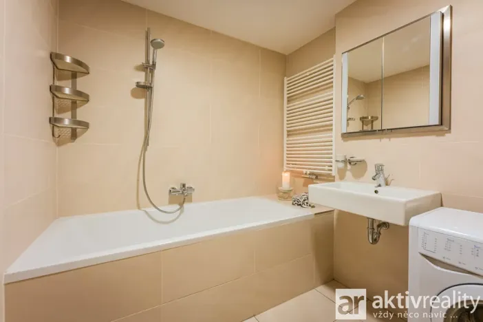 Pronájem bytu 1+kk, Praha - Žižkov, Pitterova, 38 m2