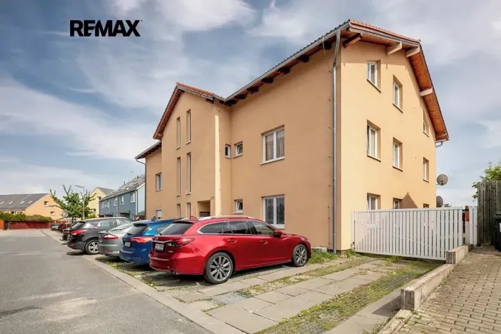 Prodej bytu 1+kk, Nupaky, Za Hotelem, 52 m2