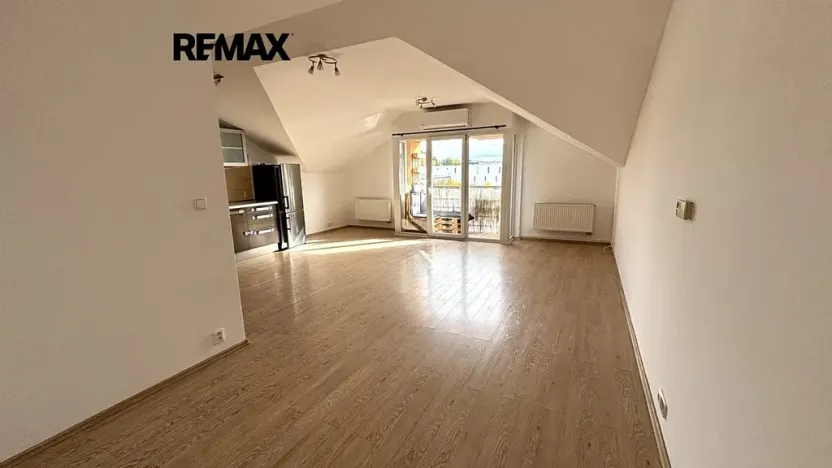 Prodej bytu 1+kk, Nupaky, Za Hotelem, 52 m2