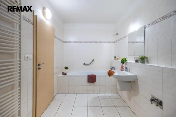 Prodej bytu 2+kk, Praha - Černý Most, Ocelkova, 56 m2