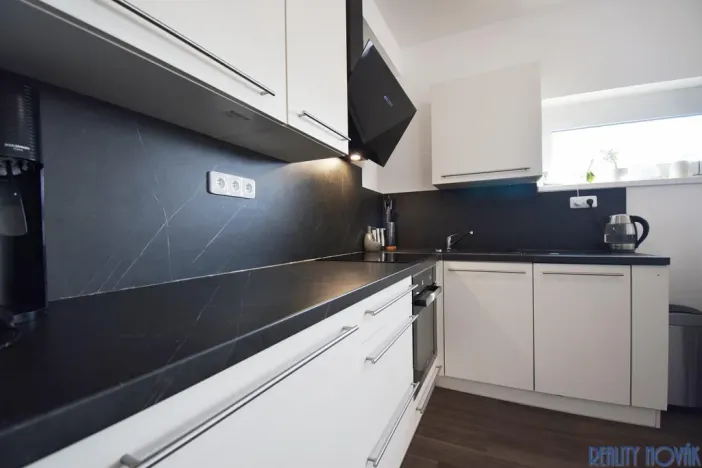 Pronájem bytu 2+kk, Praha - Štěrboholy, Kryšpínova, 60 m2