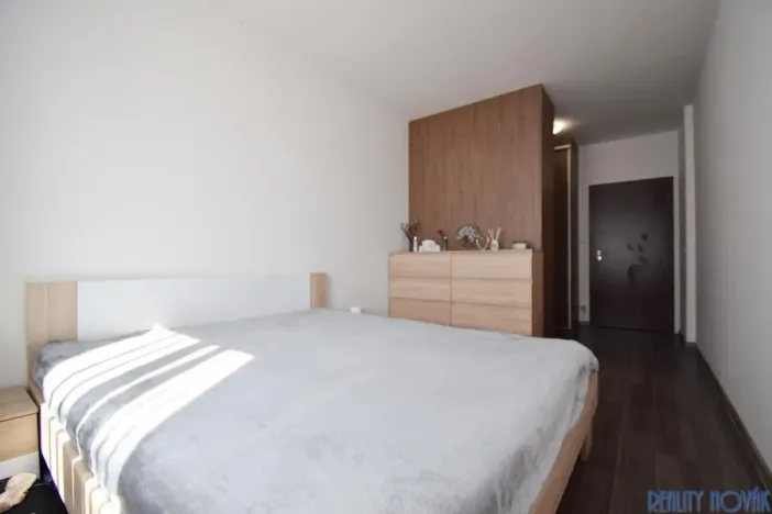 Pronájem bytu 2+kk, Praha - Štěrboholy, Kryšpínova, 60 m2