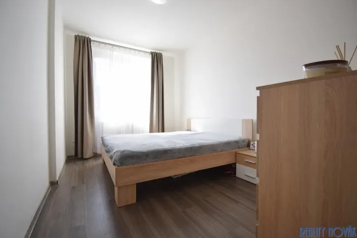 Pronájem bytu 2+kk, Praha - Štěrboholy, Kryšpínova, 60 m2
