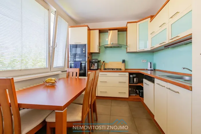Prodej bytu 3+1, Znojmo, Dukelských bojovníků, 71 m2