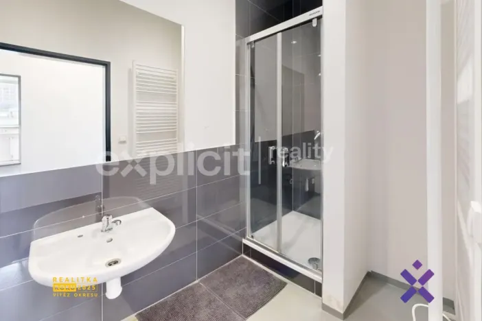 Pronájem kanceláře, Zlín, Vavrečkova, 421 m2