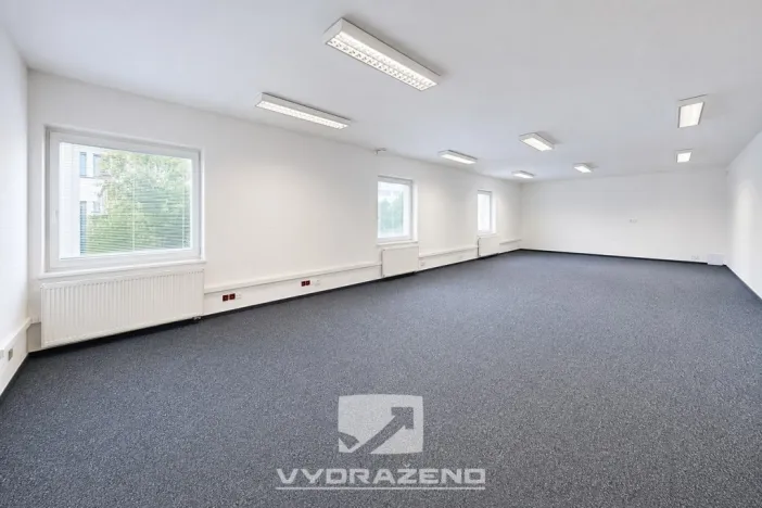 Prodej kanceláře, Mladá Boleslav - Mladá Boleslav IV, Ptácká, 1800 m2