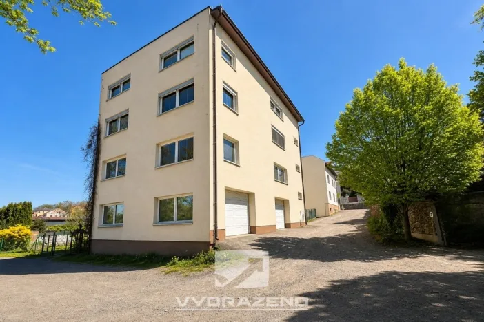 Prodej obchodního prostoru, Mladá Boleslav - Mladá Boleslav IV, Ptácká, 1800 m2