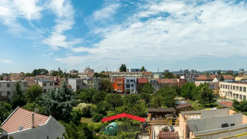 Prodej bytu 2+kk, Černovice, Charbulova, 52 m2