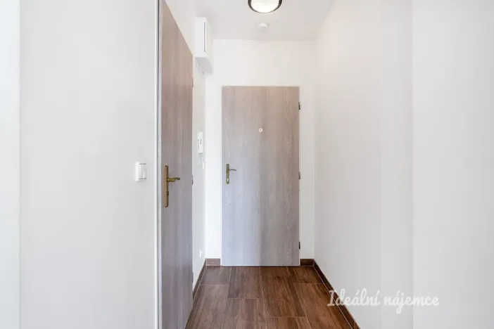Pronájem bytu 1+kk, Škvorec - Třebohostice, 23 m2