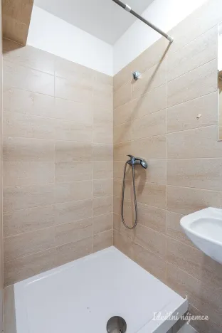 Pronájem bytu 1+kk, Škvorec - Třebohostice, 23 m2
