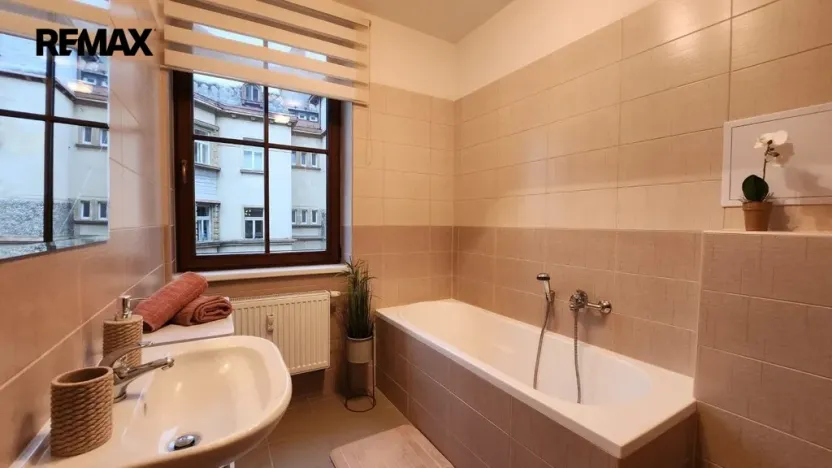 Pronájem bytu 2+kk, Karlovy Vary, Svahová, 45 m2