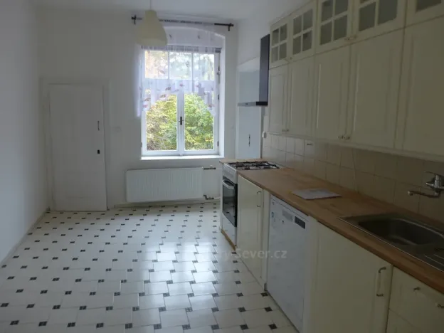 Pronájem bytu 3+1, Nový Bor - Arnultovice, Revoluční, 125 m2