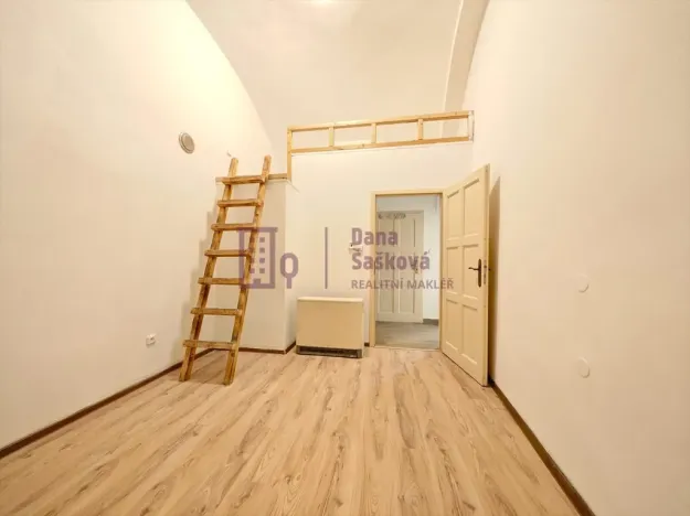 Pronájem bytu 2+1, Jindřichův Hradec - Jindřichův Hradec I, nám. Míru, 40 m2