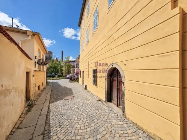 Pronájem bytu 2+1, Jindřichův Hradec - Jindřichův Hradec I, nám. Míru, 40 m2
