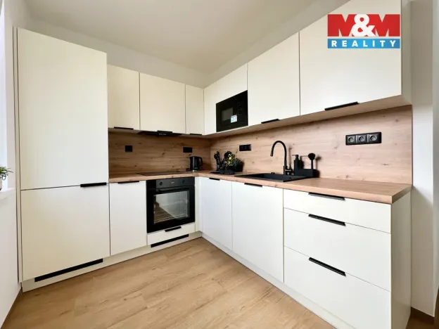 Prodej bytu 3+1, Týn nad Vltavou, náměstí Mládeže, 72 m2