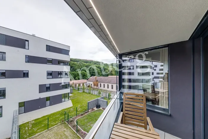 Pronájem bytu 1+kk, Praha - Karlín, U Sluncové, 33 m2