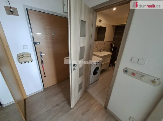 Pronájem bytu 1+kk, Praha - Kamýk, Písnická, 34 m2