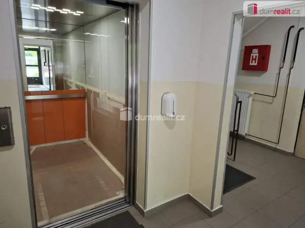 Pronájem bytu 1+kk, Praha - Kamýk, Písnická, 34 m2