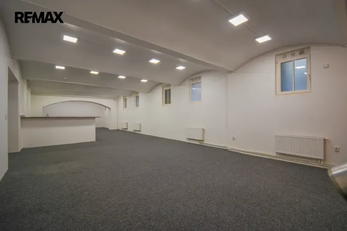 Pronájem obchodního prostoru, Hradec Králové, Československé armády, 213 m2