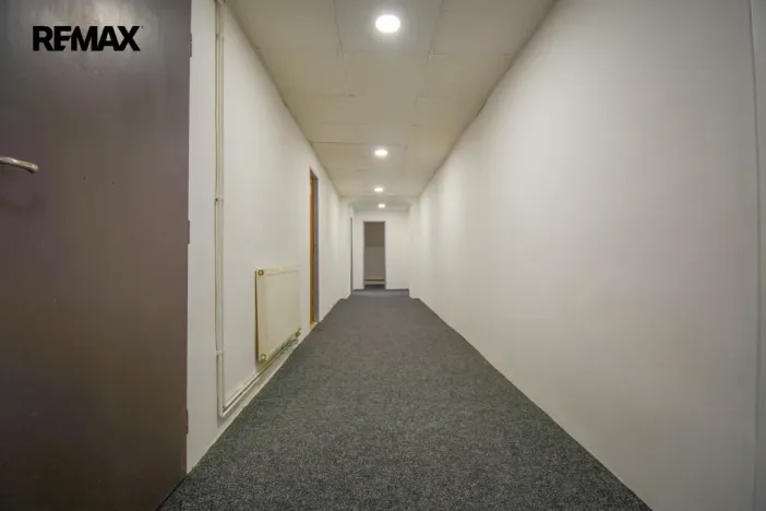 Pronájem obchodního prostoru, Hradec Králové, Československé armády, 213 m2