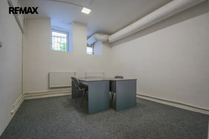 Pronájem obchodního prostoru, Hradec Králové, Československé armády, 213 m2