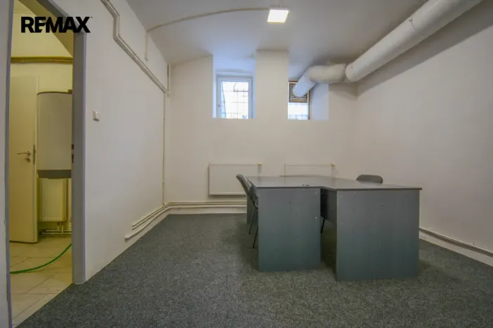 Pronájem obchodního prostoru, Hradec Králové, Československé armády, 213 m2