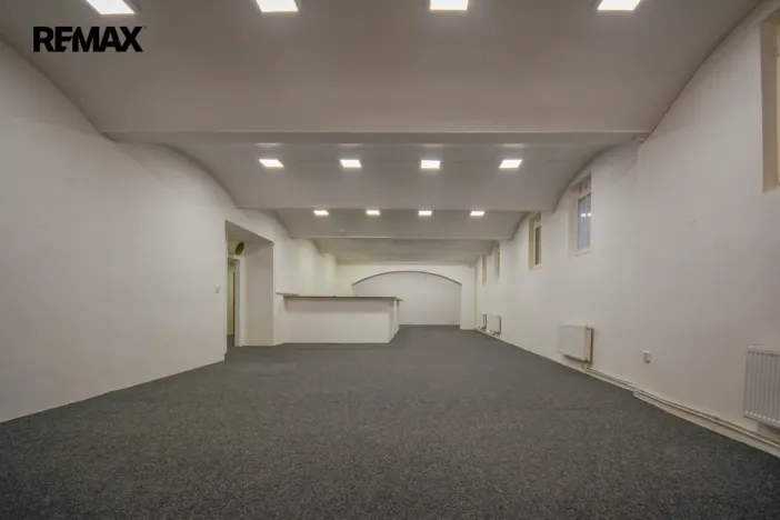 Pronájem obchodního prostoru, Hradec Králové, Československé armády, 213 m2