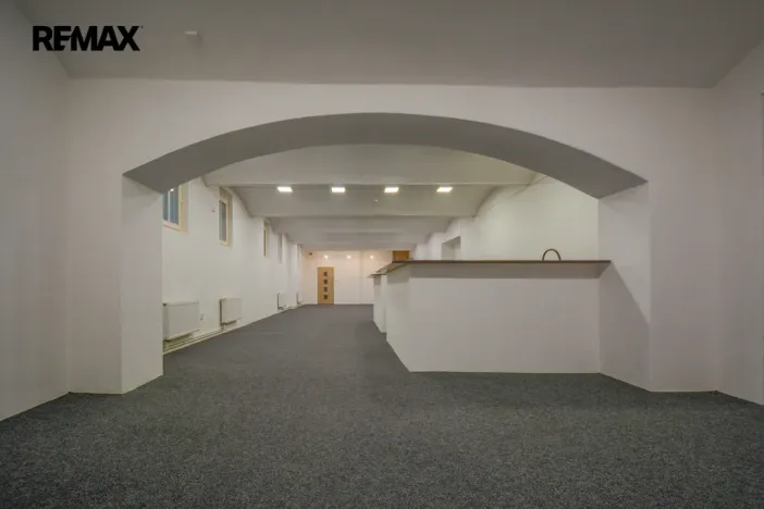 Pronájem obchodního prostoru, Hradec Králové, Československé armády, 213 m2