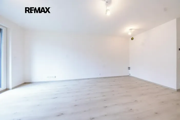 Prodej bytu 1+kk, Praha - Háje, Sochorcova, 33 m2