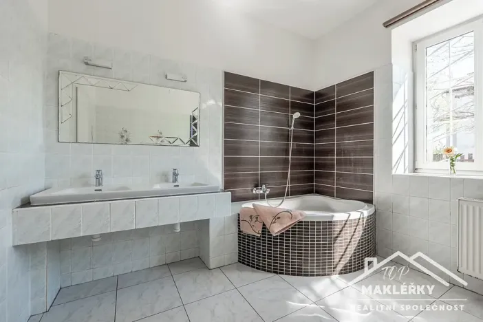 Prodej rodinného domu, Šestajovice, Máchova, 278 m2