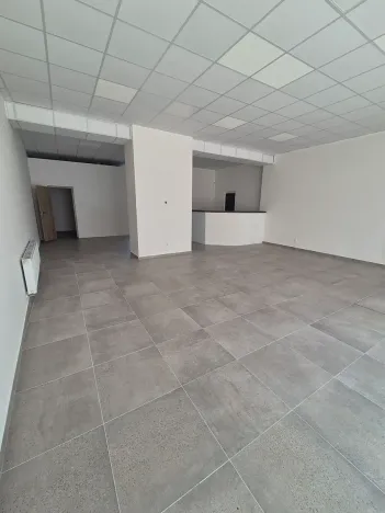 Pronájem obchodního prostoru, Kladno, Komenského, 96 m2