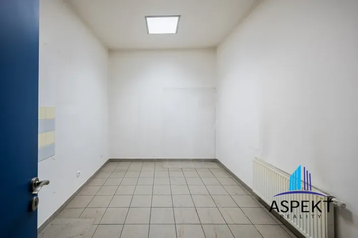 Pronájem obchodního prostoru, Praha - Kobylisy, U třešňovky, 224 m2