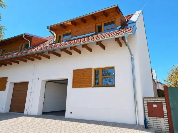 Prodej bytu 4+kk, Stochov, náměstí u dubu, 110 m2