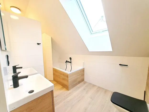 Prodej bytu 4+kk, Stochov, náměstí u dubu, 110 m2