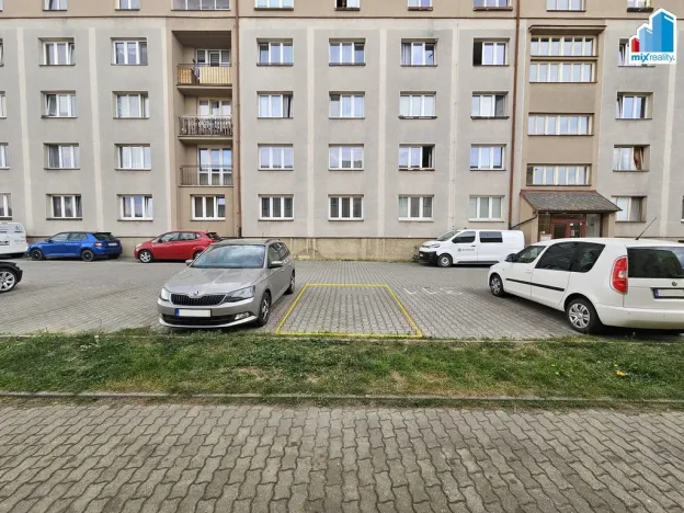 Pronájem garážového stání, Plzeň - Lobzy, Částkova, 13 m2