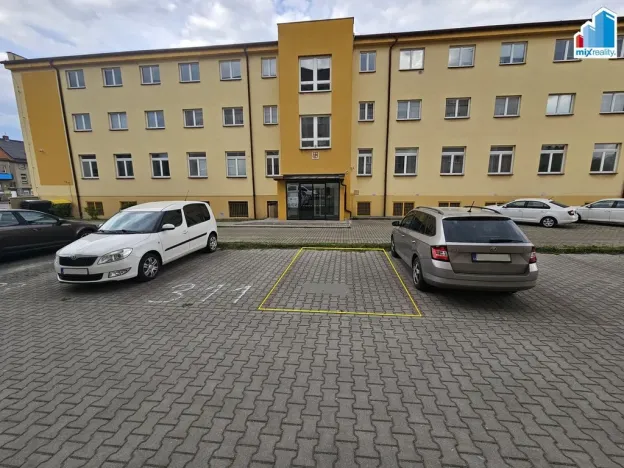 Pronájem garážového stání, Plzeň - Lobzy, Částkova, 13 m2
