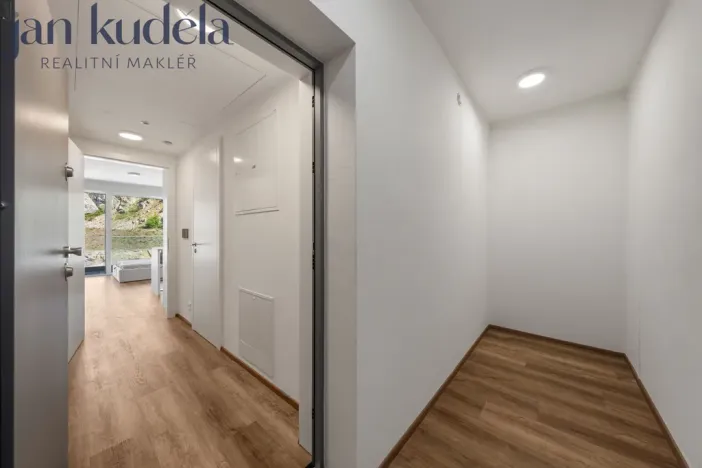 Pronájem bytu 1+kk, Brno - Komín, Bystrcká, 33 m2