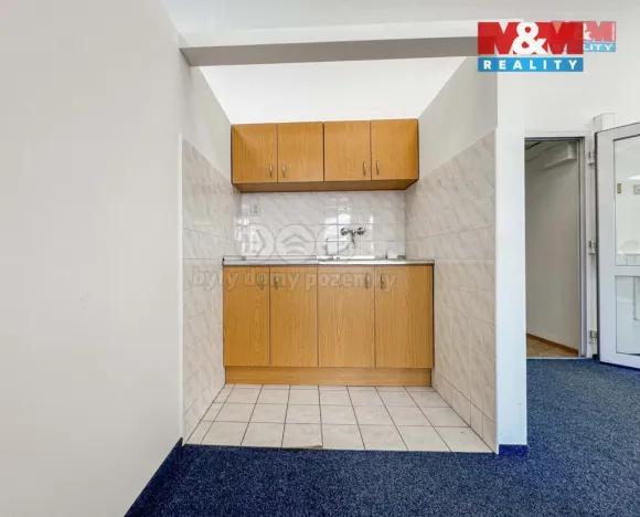 Pronájem kanceláře, Praha - Letňany, Beranových, 311 m2